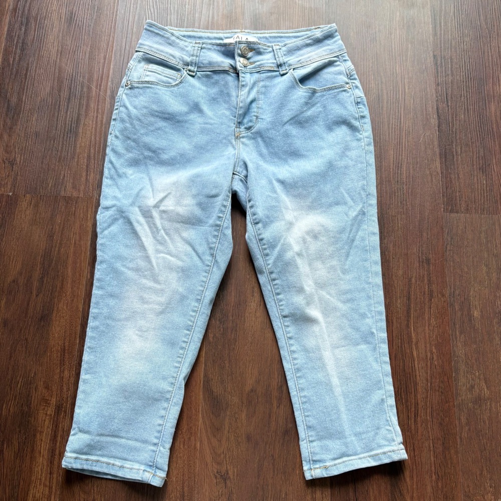 tala light wash denim capris // double‎ button y2k pedal pushers size 4